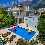 Mediteraneo 아파트