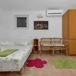 Mediteraneo Apartman *