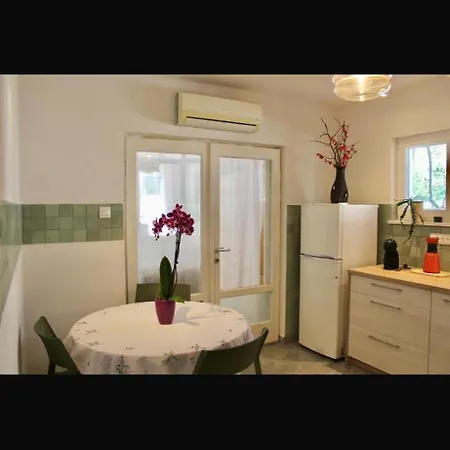 Mediteraneo Apartman *