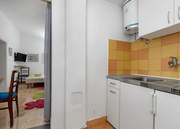 Mediteraneo Макарська